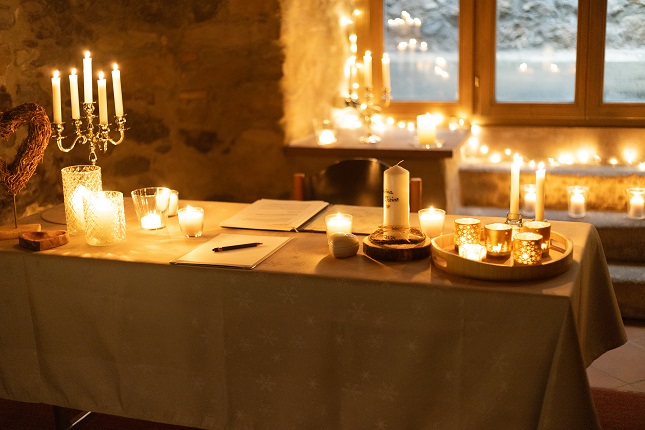 Trautisch im Kernzenschein